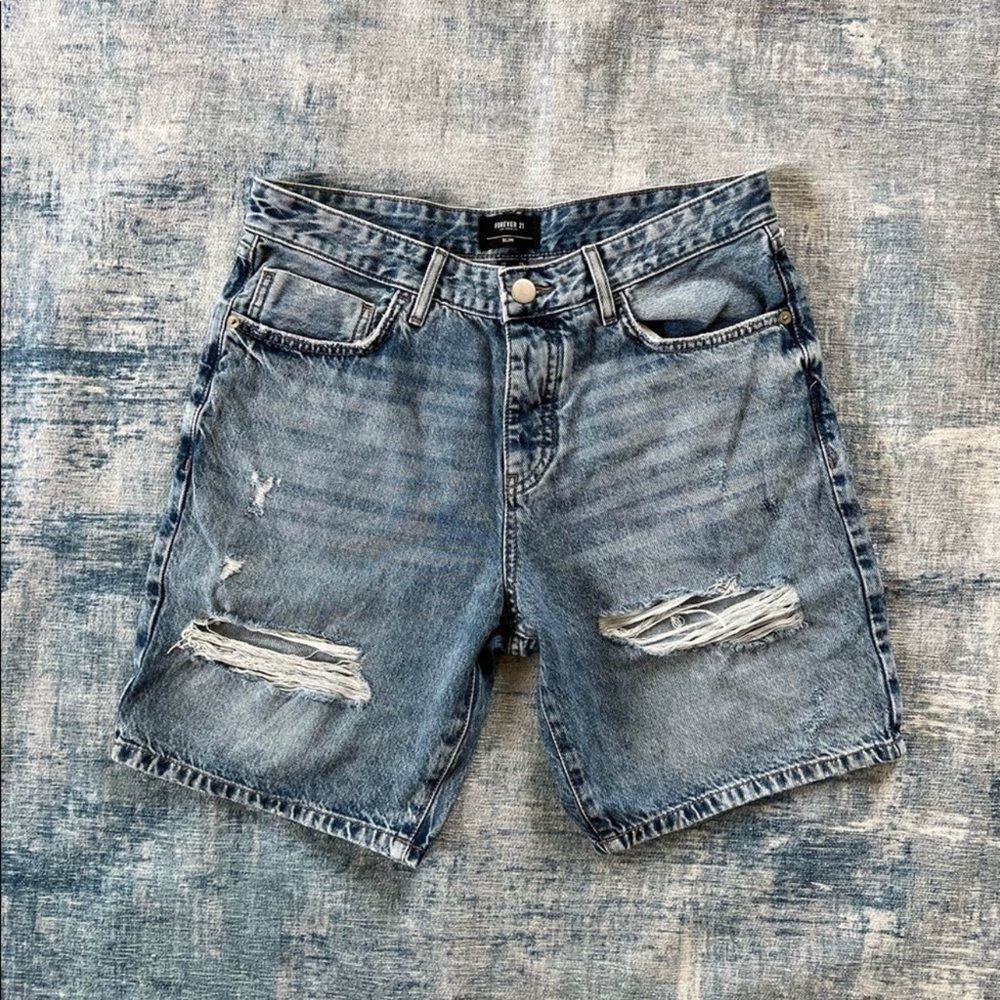 NWT! Mens Forever 21 Ripped Distressed Slim Fit Mid Rise Denim Shorts 32